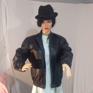 Vintage Berman's Classic Black Leather with Liner °